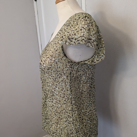 Banana Republic Silk Blouse. - Picture 4 of 8